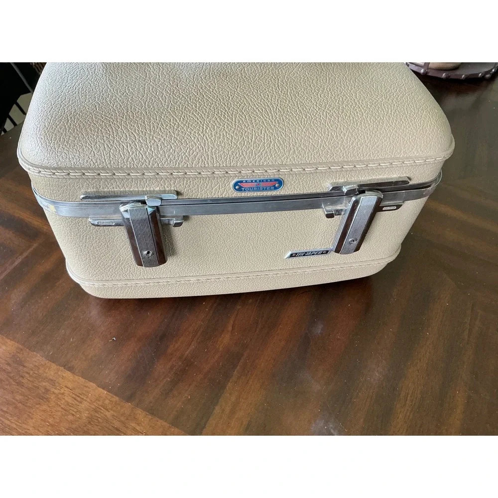 American Tourister Vintage Train Case Tri-Taper Tan Hard Shell Makeup Bag No Key